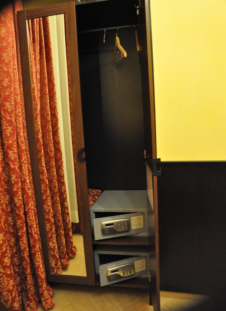Funny Palace Hostel Roma Exterior foto